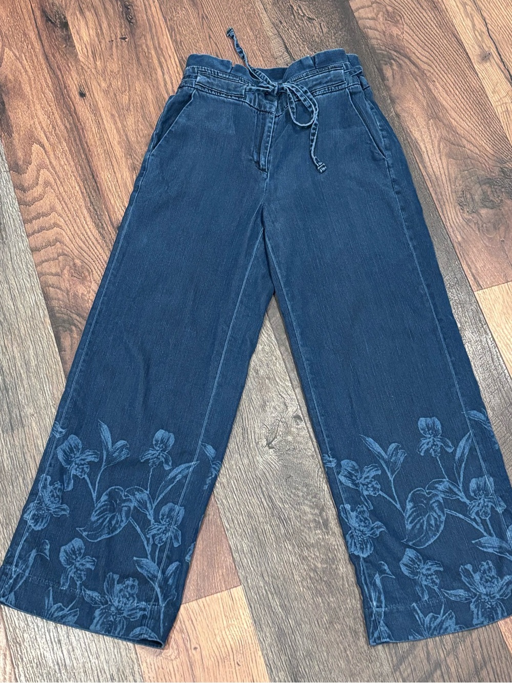 White House Black Market Wide Leg Indigo Floral Hem Pants in size OP